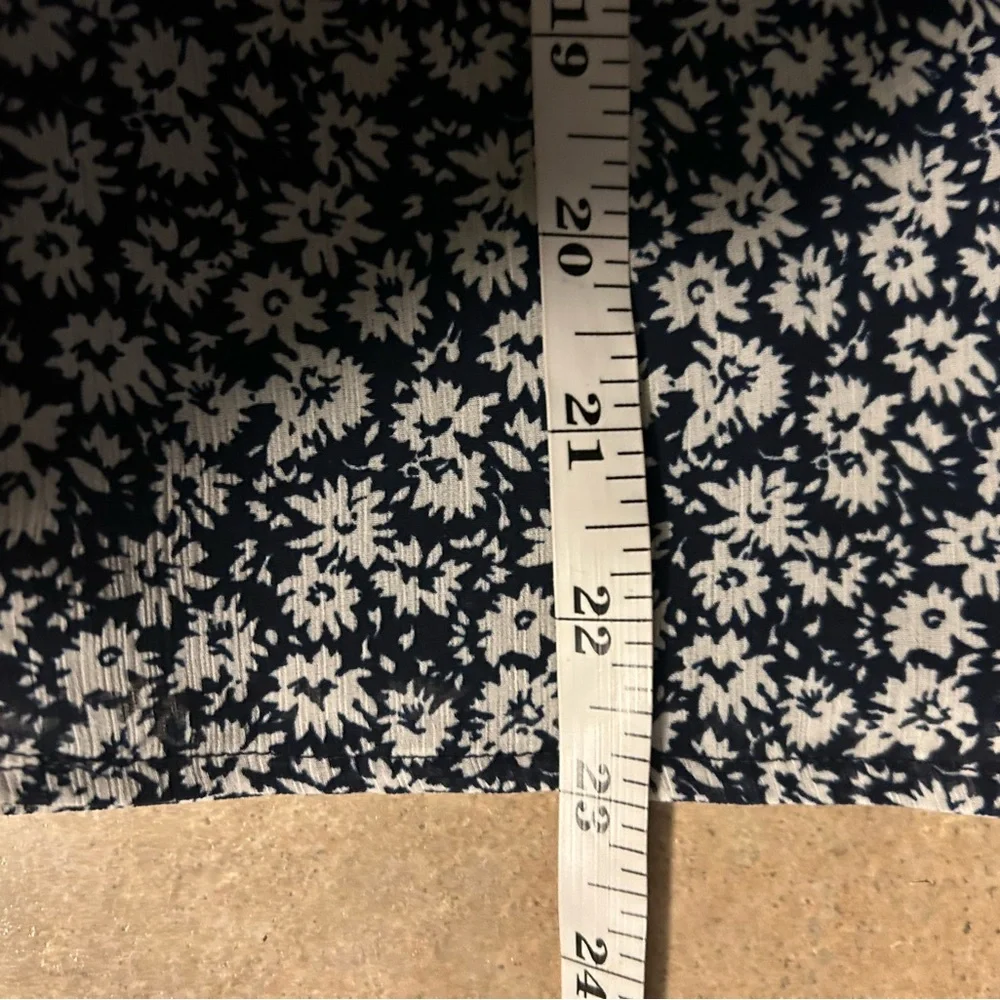 J Crew Factory Floral Navy and White short sleeve top - Picture 10 of 10